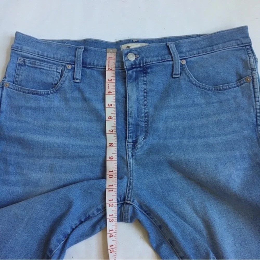 Madewell 11” High Rise Flare Jeans Knee Rip Edition in Eversfield Wash Size 33P - Picture 12 of 17